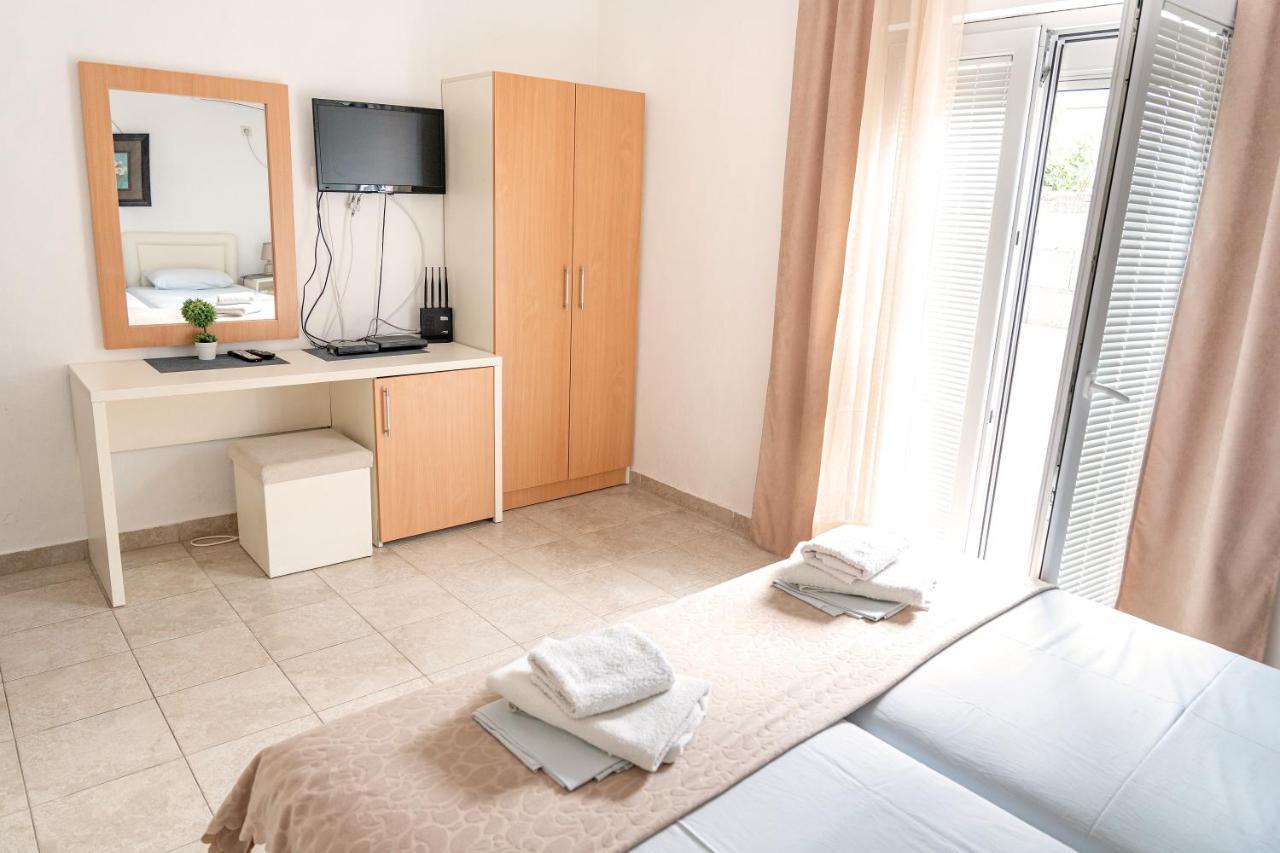 Guest House Jasna Budva Bagian luar foto