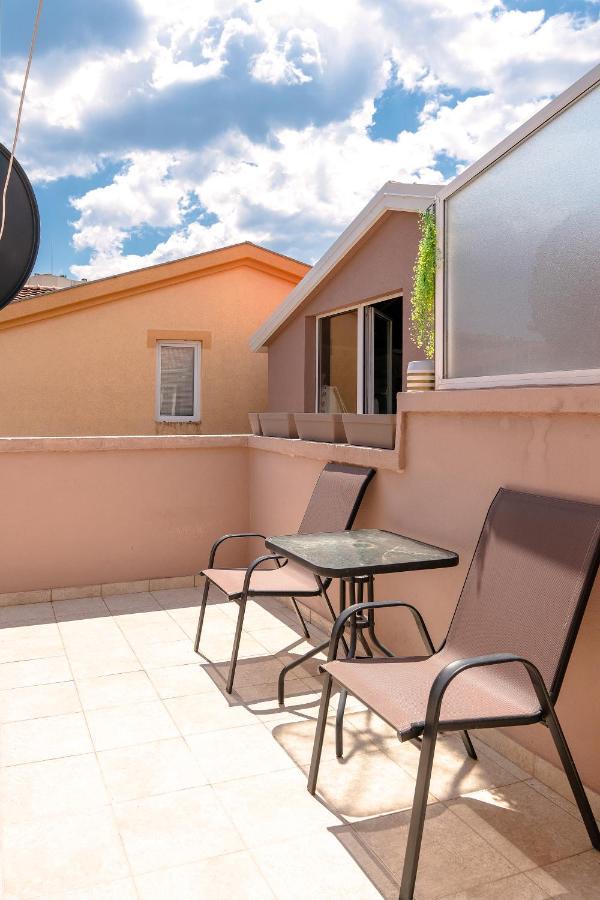 Guest House Jasna Budva Bagian luar foto