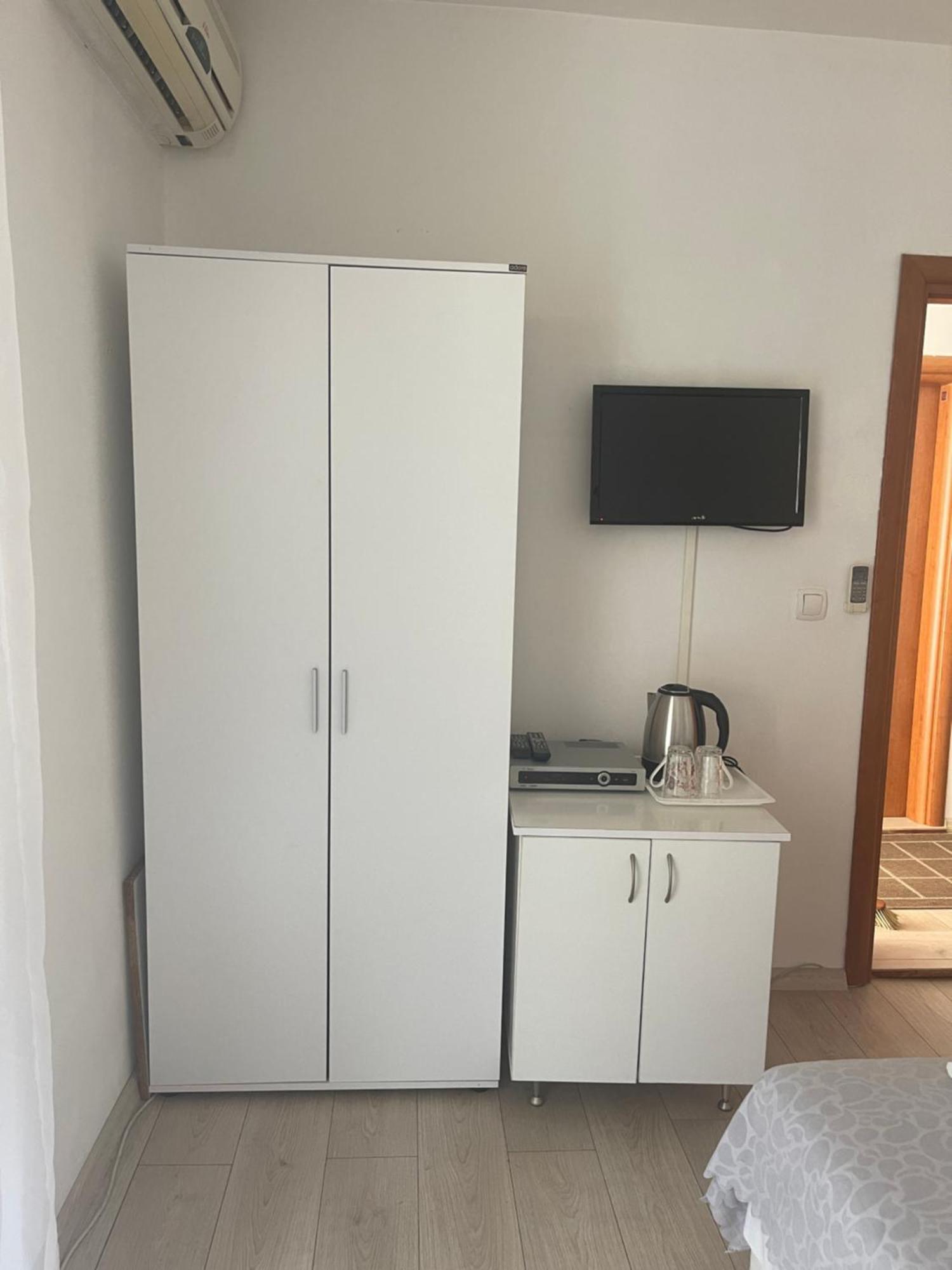 Guest House Jasna Budva Bagian luar foto