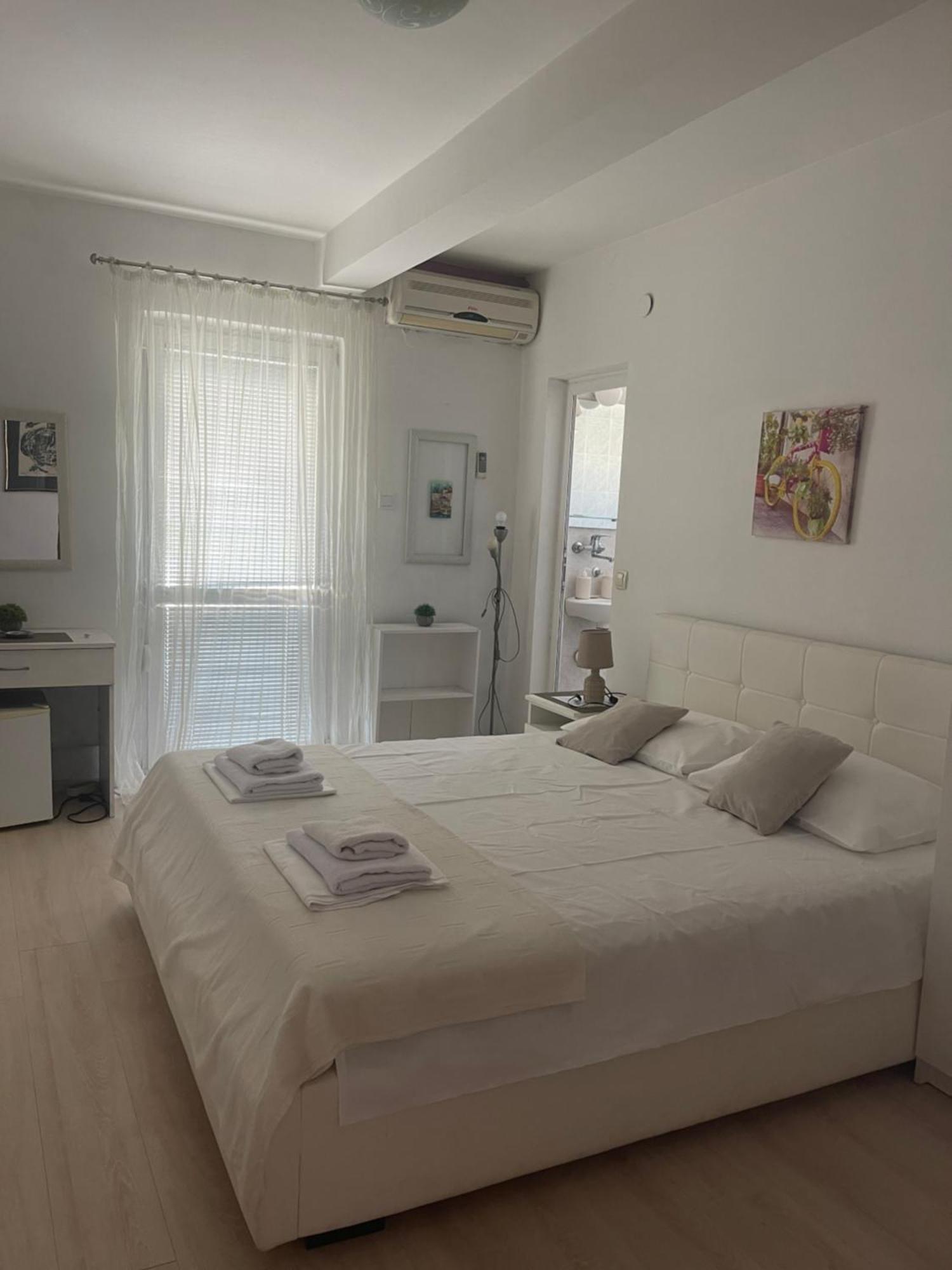Guest House Jasna Budva Bagian luar foto