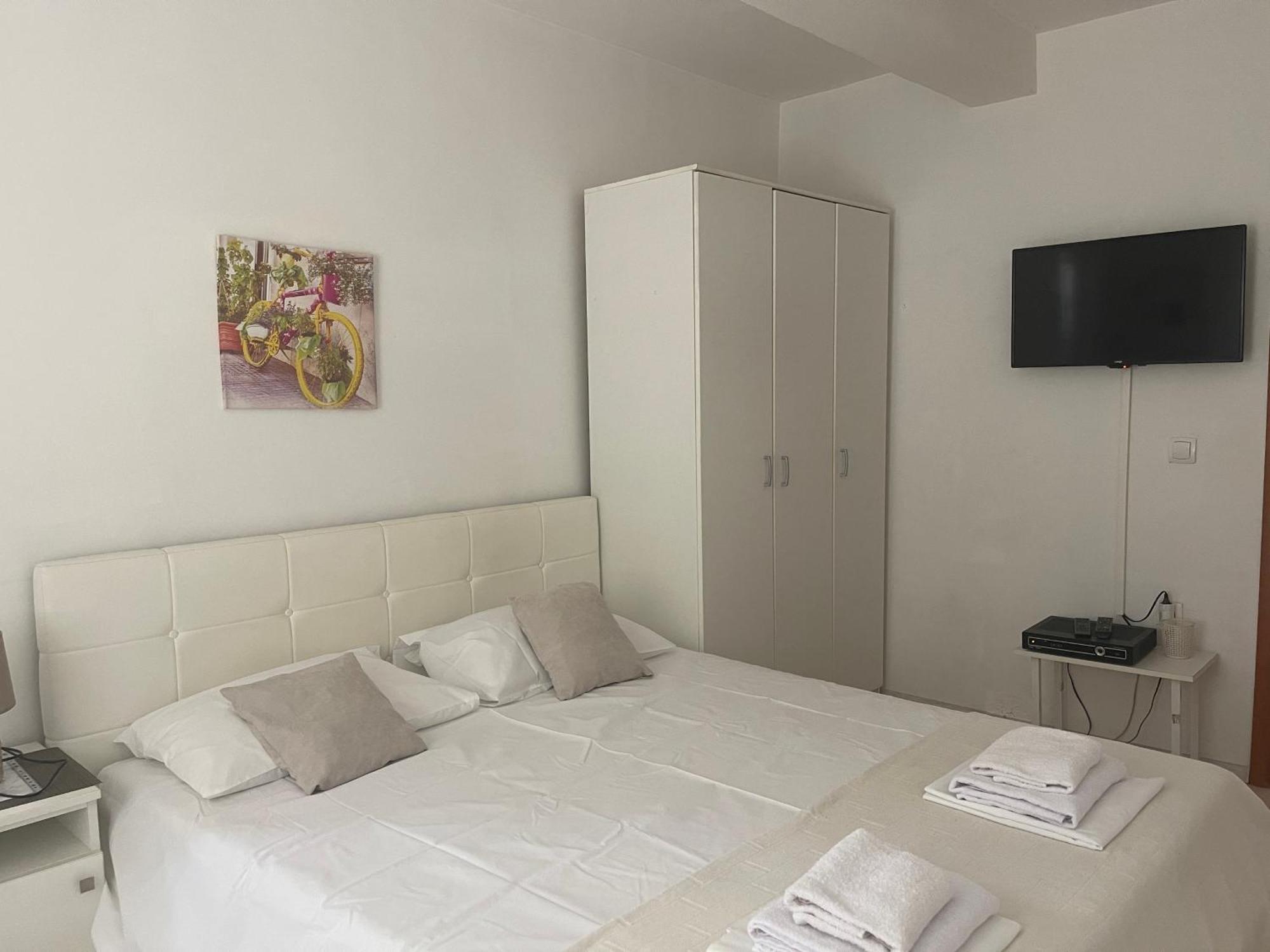 Guest House Jasna Budva Bagian luar foto
